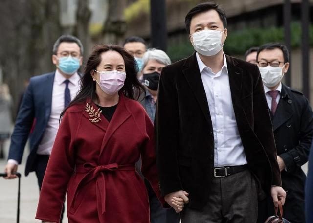 孟晚舟老公好会穿!西装革履一身正气,大衣造型玉树临风,太高级