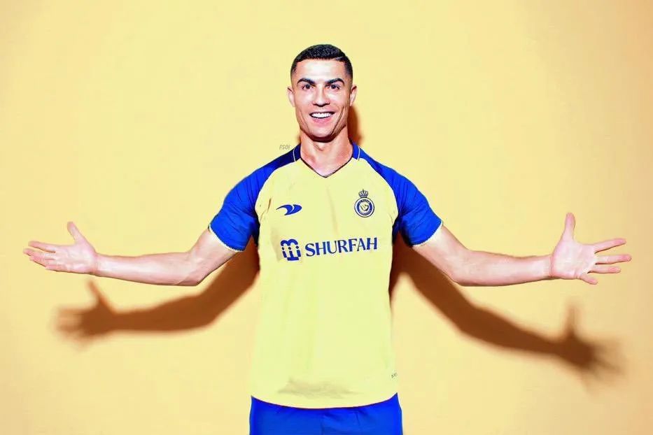 重磅官宣！37岁C罗登陆沙特豪门！今年最后1天告别欧洲休闲区蓝鸢梦想 - Www.slyday.coM