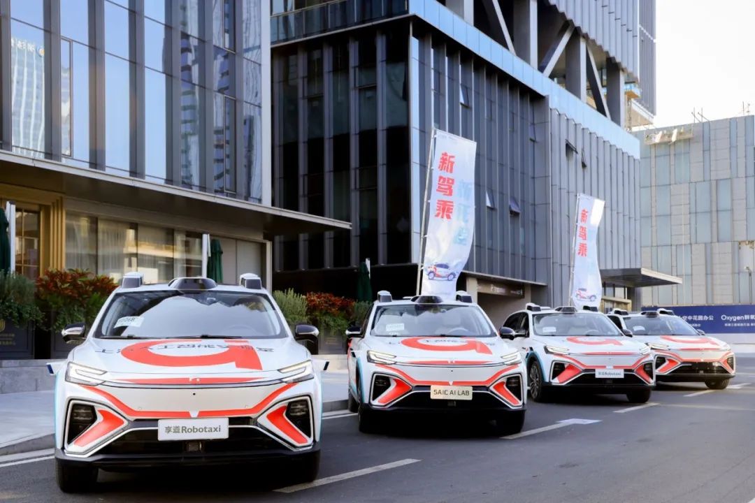 在深圳可以打自动驾驶出租车啦上汽享道robotaxi在前海投入试运营