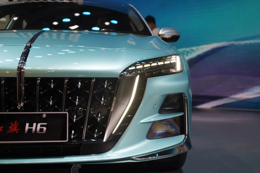 红旗首台轿跑发布20t8at车长近5米开上街回头率100