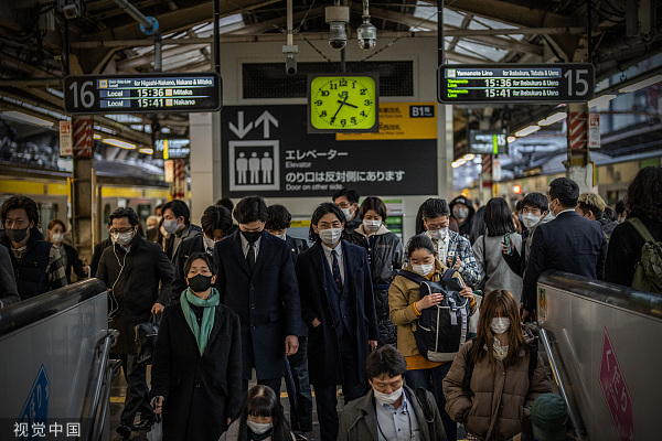 日本政府宣布，随着全国各地的感染率继续下降，将于3月21日取消东京和大阪等多个县的新冠限制措施。（图片来源：视觉中国）
