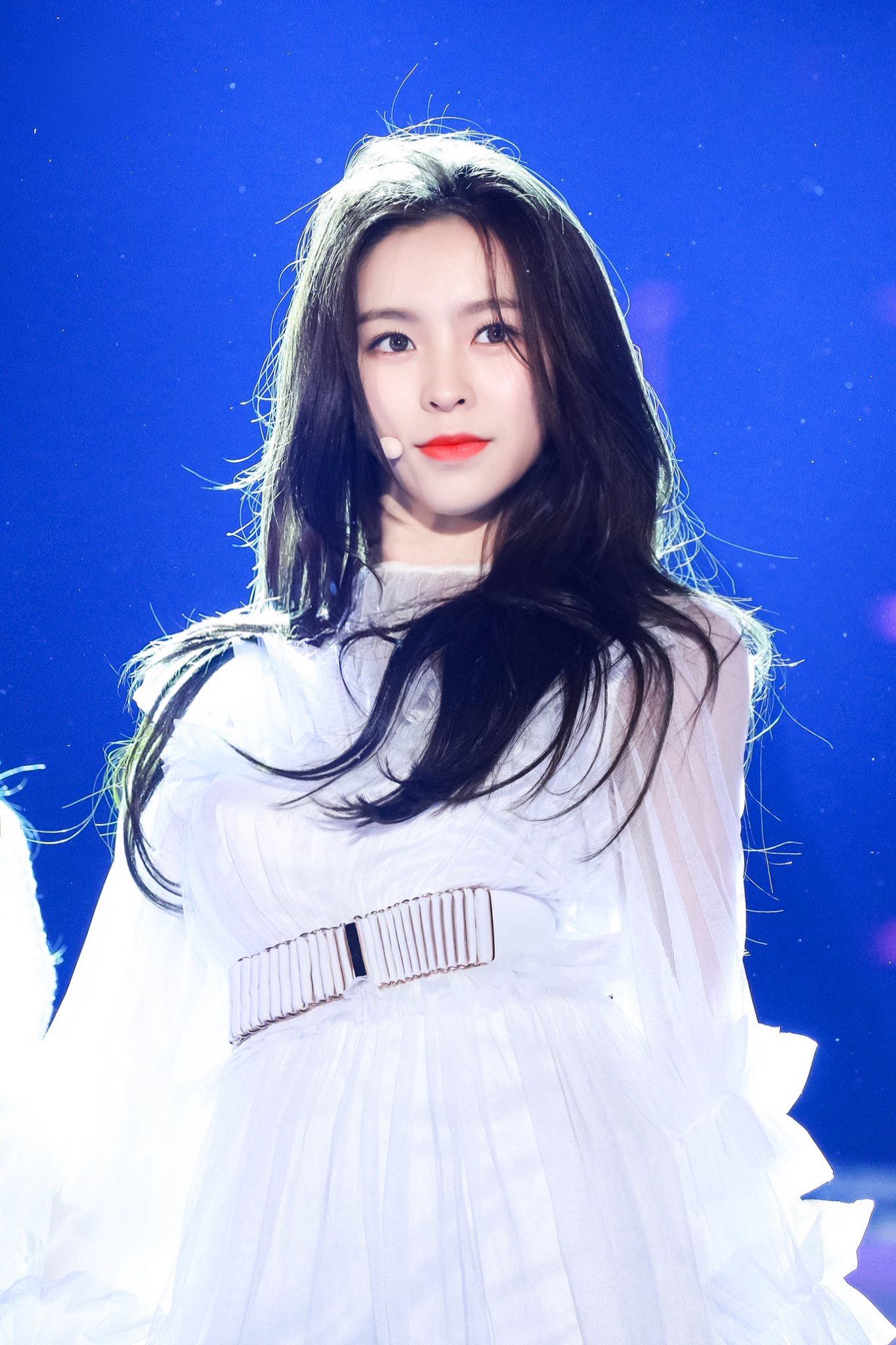 香江来信香港歌手演员庄锭欣新的一年愿勇敢逐梦奉献更多好作品