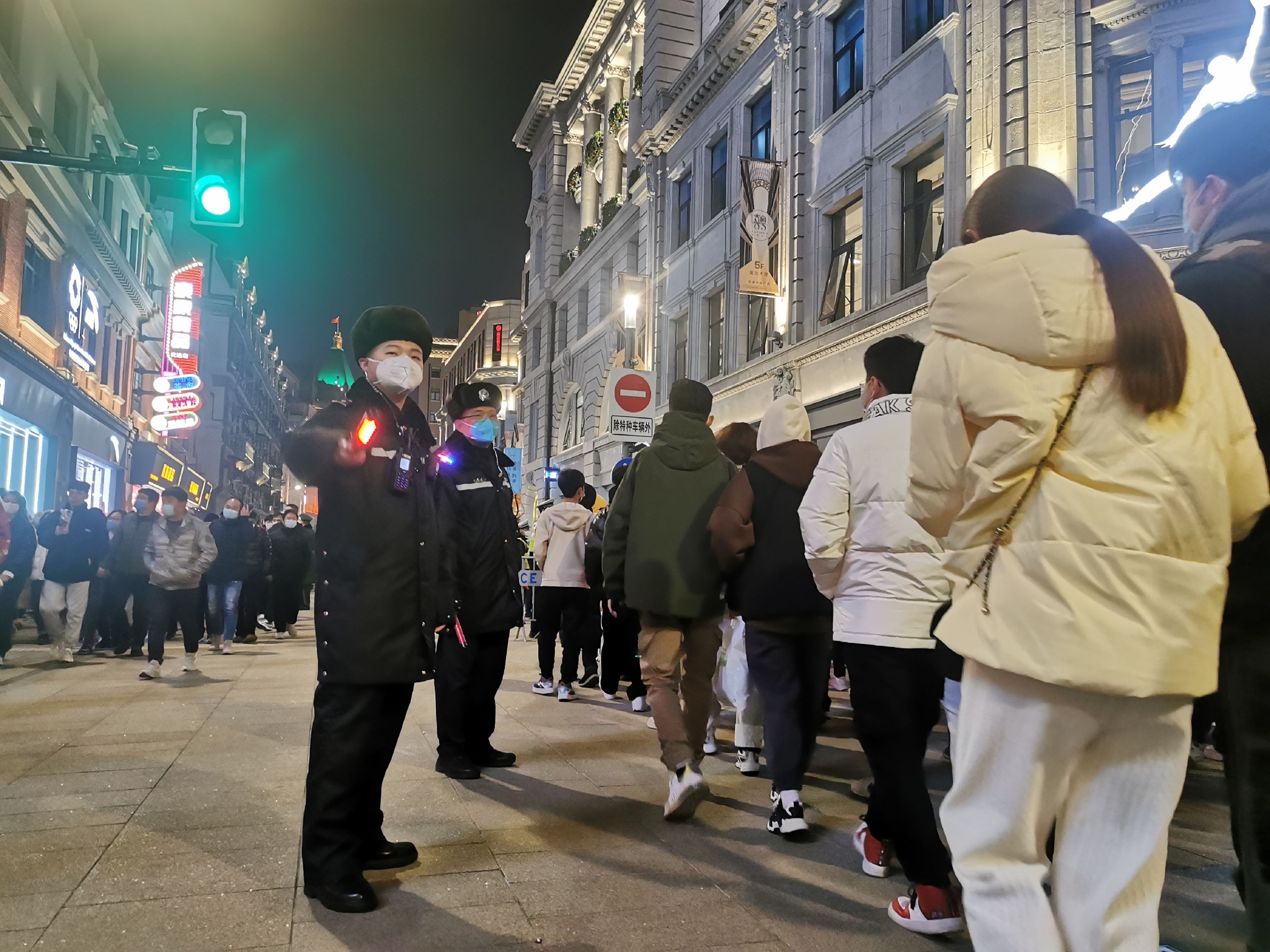 跨年日上海豫园单日客流17.