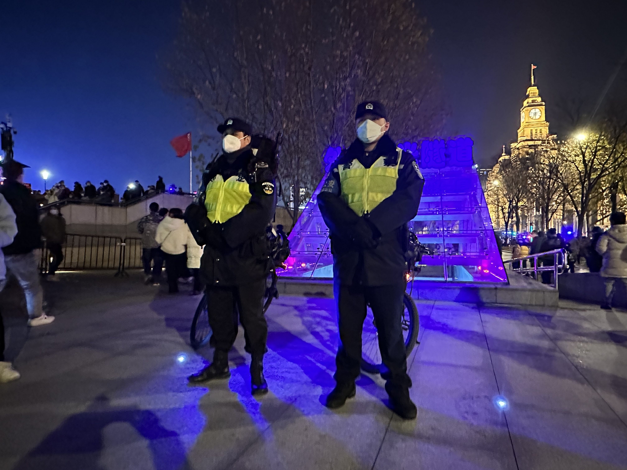 黄浦公安民警在豫园商城执勤