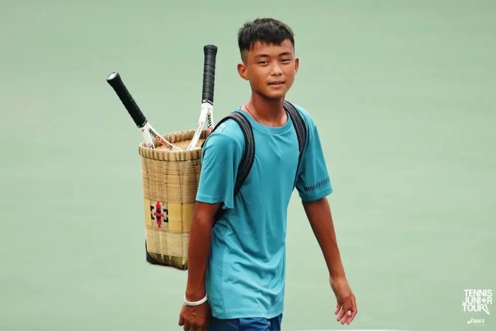 网球“背篓少年”王发。赛事举办方供图