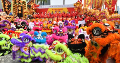 港媒:因疫情停办3年的“香港龙狮节”今日回归,场面十分热闹|香港|新冠肺炎_新浪新闻