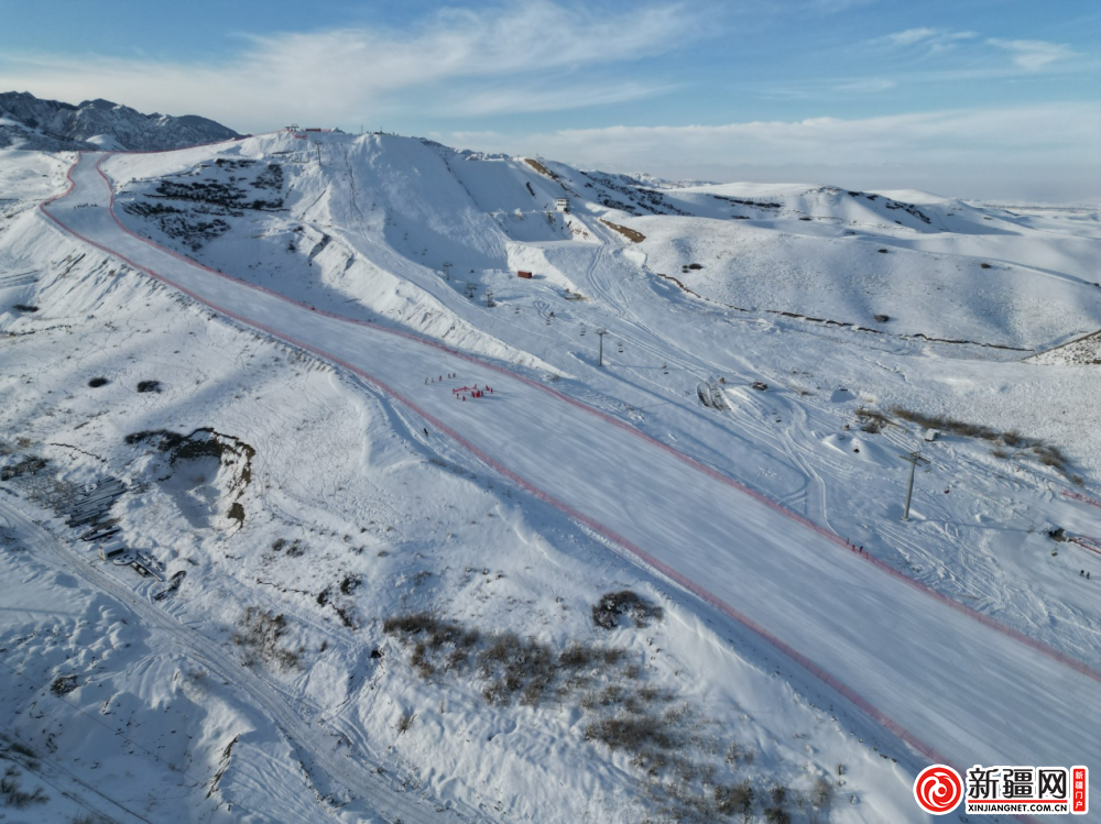 滑雪场新建成的专业级高山滑道 &nbsp;王思超摄