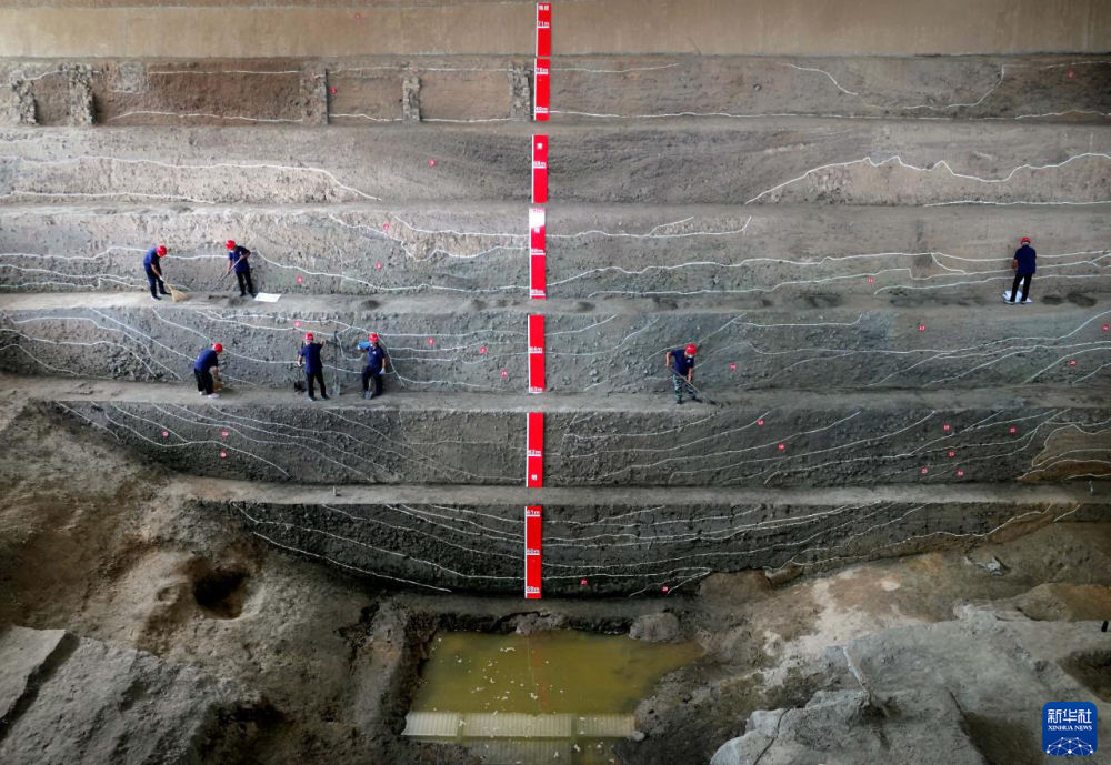 大运河(汴河)横剖面,河道,堤岸肌理清晰.