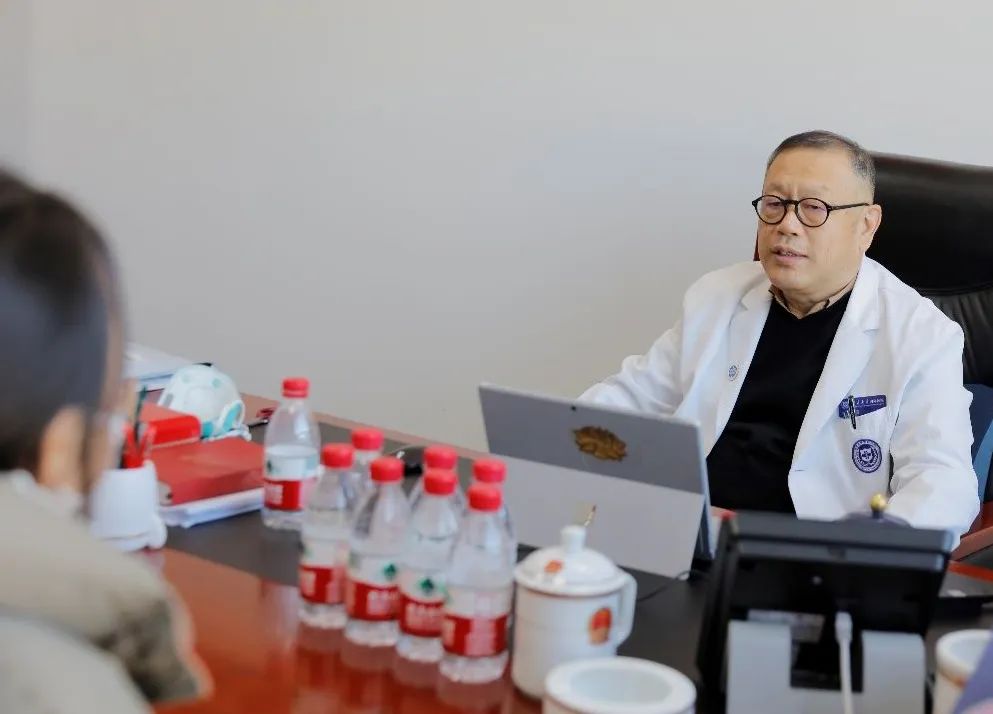 北京大学国际医院副院长梁军.医院供图