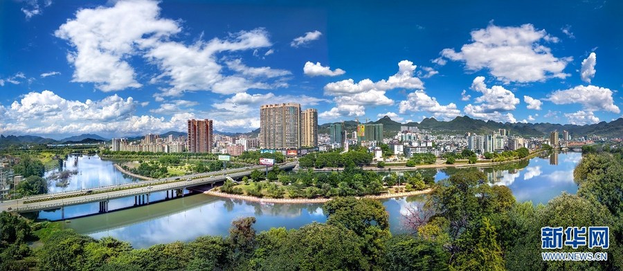 山水城交融的连州城区.