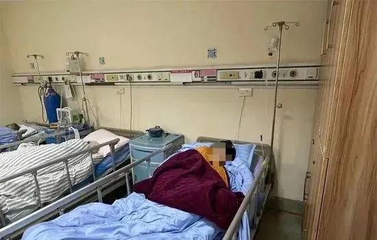 将死者埋葬尹婆婆还在医院里医院打来电话称弄错了30日下午▲死亡证明