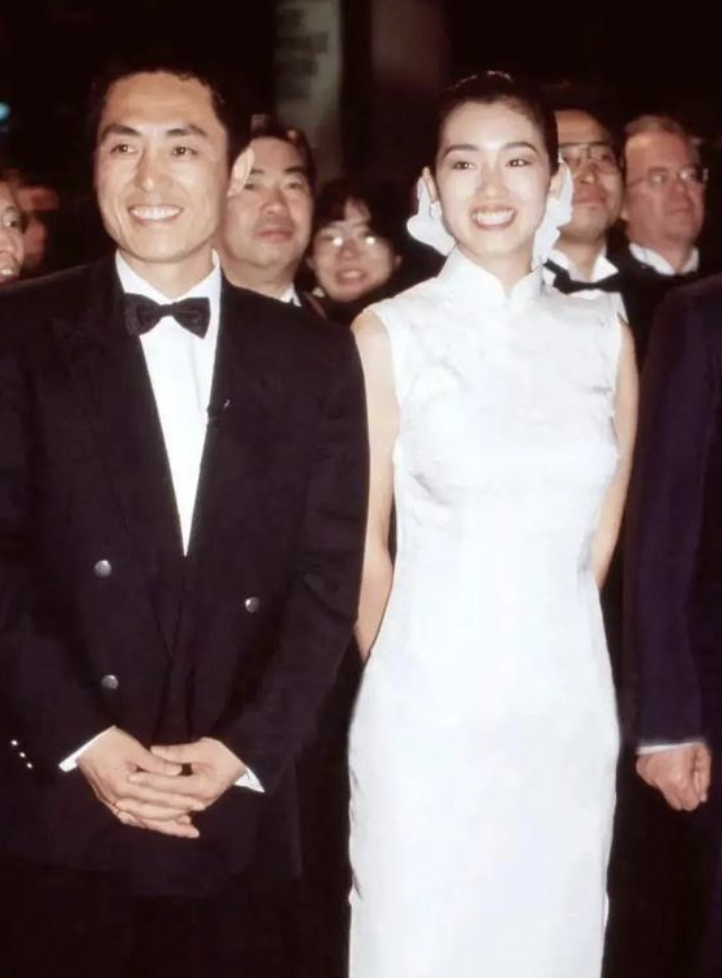 上图 从左到右:徐枫,陈凯歌,张国荣69696969下图:张艺谋与