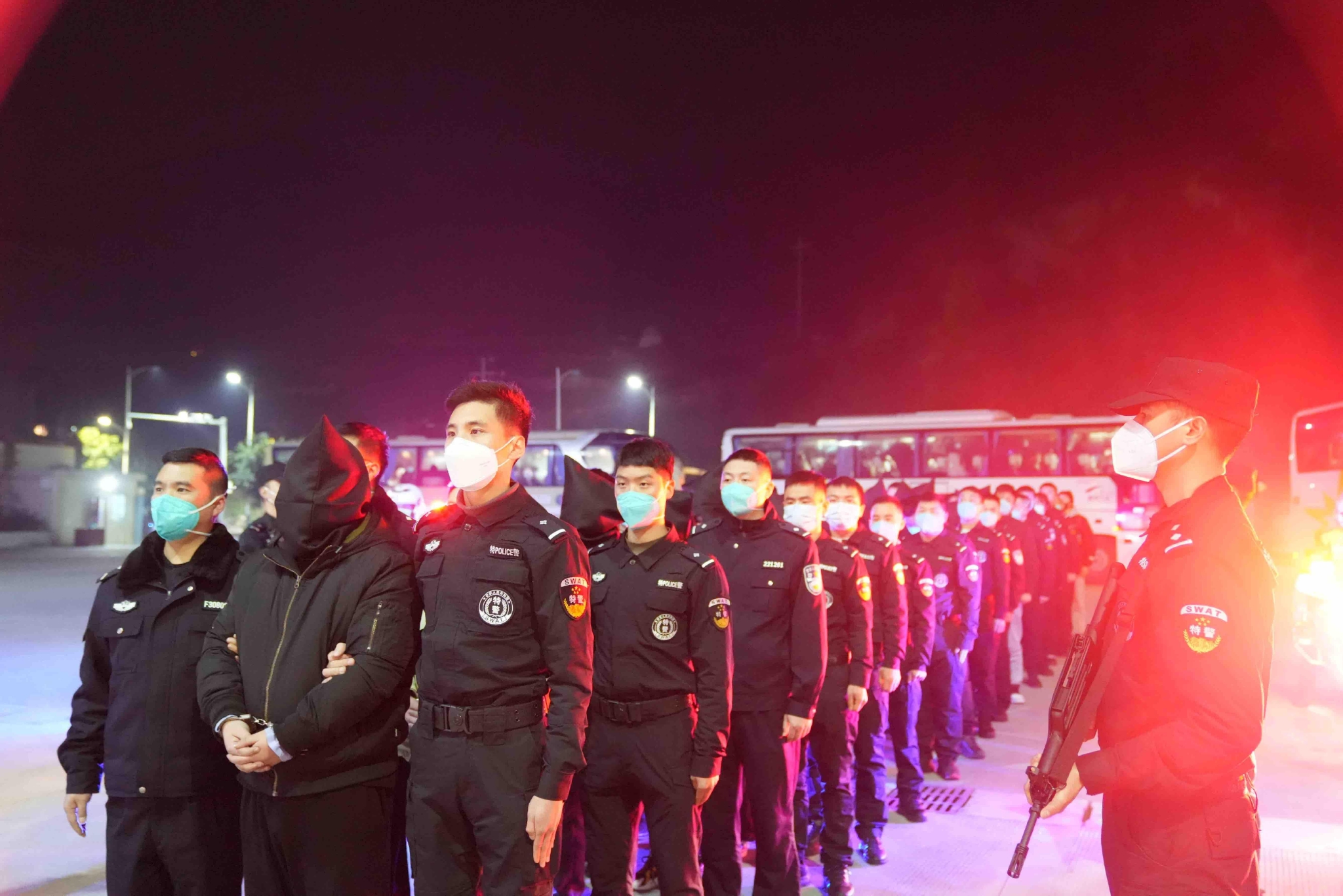 集中收网行动现场。重庆警方供图