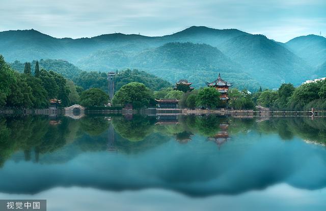 浙江台州临海东湖烟雨.来源:视觉中国