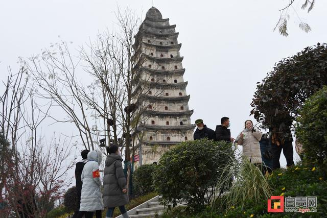 荣县:元旦期间 白塔公园共接待游客3万人次|白塔公园|荣县|人次_新浪