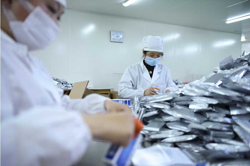 老人、儿童、孕产妇如何选用中药防治新冠病毒感染？为什么不同地区的药方不同？如何选用非药物疗法？专家回应【科学防疫小贴士】（80）