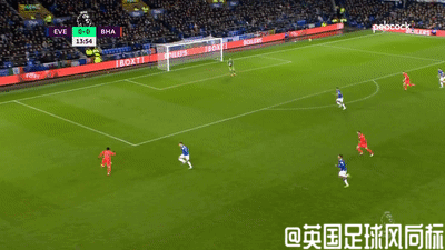 面对埃弗顿，三笘薫上演标志性内切突破。