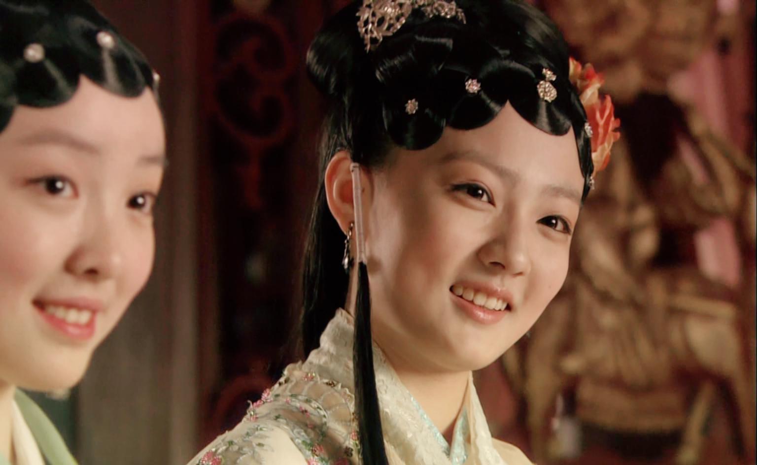 2008年,新版《红楼梦》开拍,14岁的徐璐出演了少年薛宝琴一角,也由此