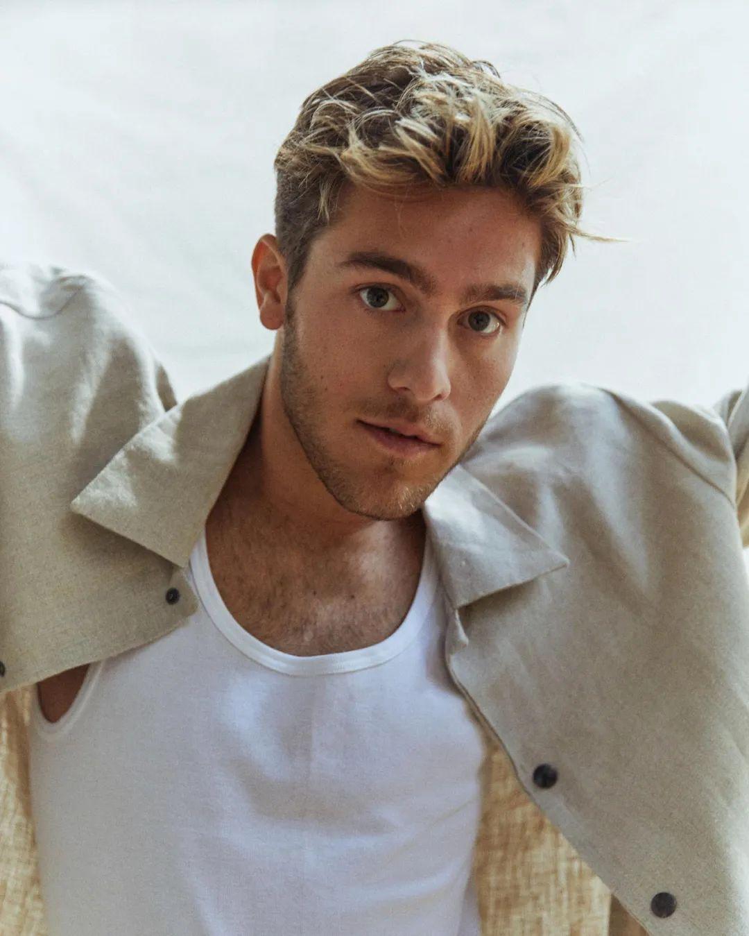 瑞典的男歌手本杰明,8岁出道的小萌孩,如今已变成大帅哥|本杰明|瑞典