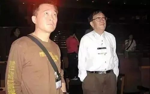 中国著名导演小儿子感染新冠去世！一门三子，悲情家世，堪比电影……休闲区蓝鸢梦想 - Www.slyday.coM