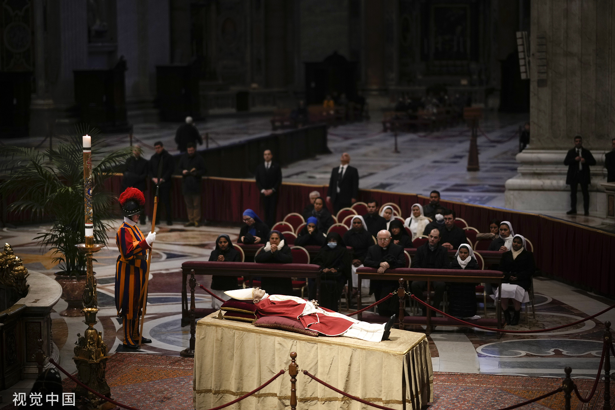 前罗马天主教教皇本笃十六世葬礼今举行,出席者或达10万人__财经头条