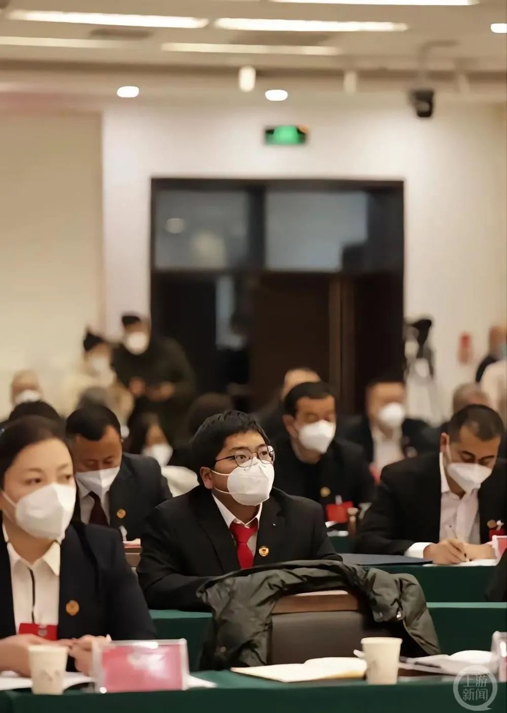 25岁“背景太假哥”当选政协委员,本人回应_手机新浪网
