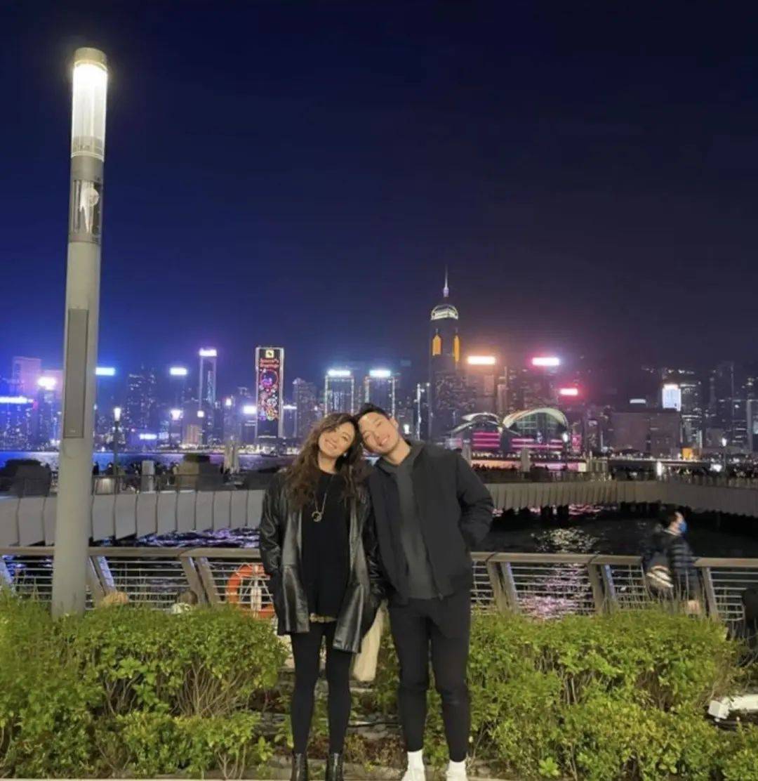 苗侨伟和黄日华等港星聚会，移居国外一年后回国，子女在国外工作休闲区蓝鸢梦想 - Www.slyday.coM