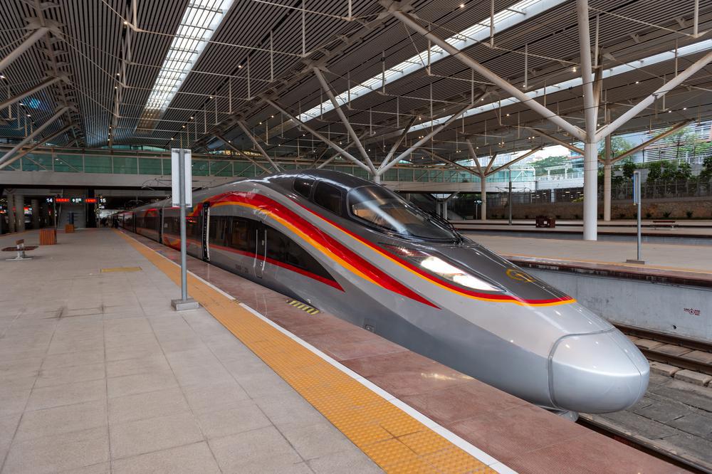 "复兴号智能型动车组型号为cr400af-z,是我国自主研发完全具有自主