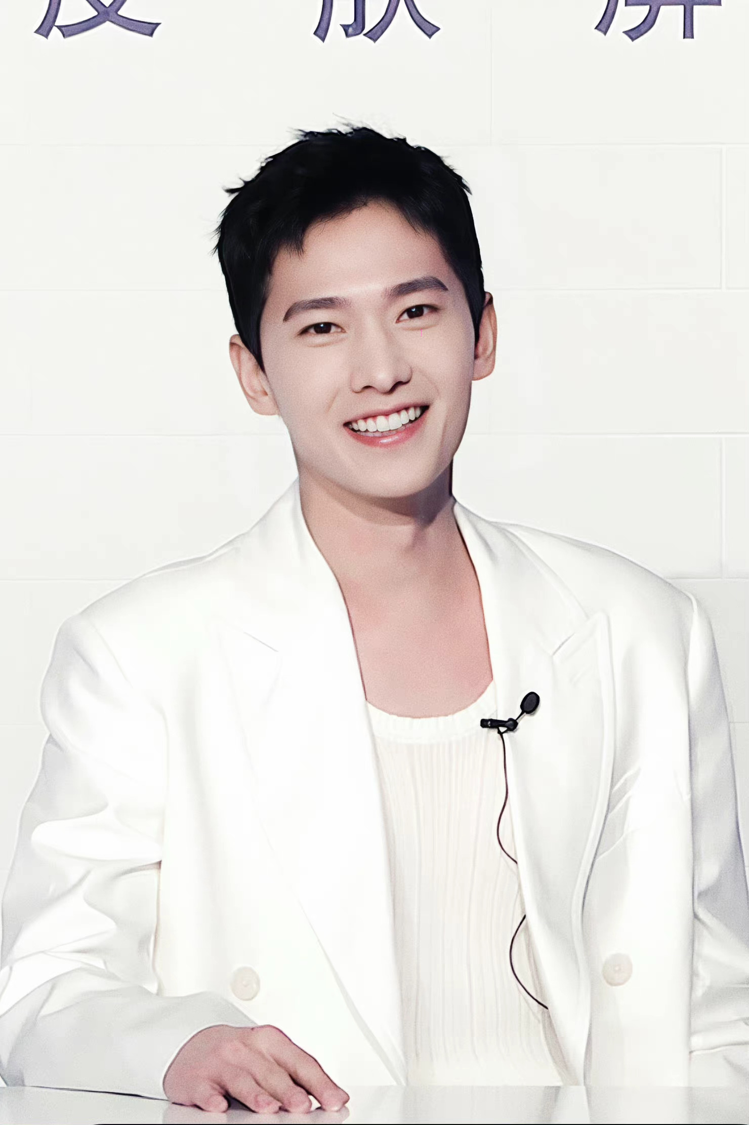 杨洋白色西装直播造型,白色西装清爽帅气的99……|白色|杨洋|造型