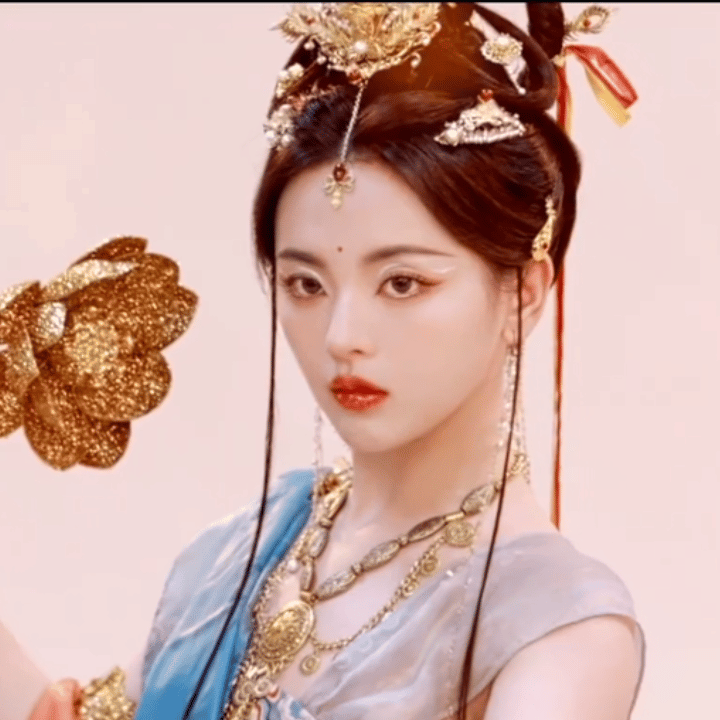 杨超越这个敦煌造型也太美了 这脸是真实的吗|敦煌|太美|造型_新浪