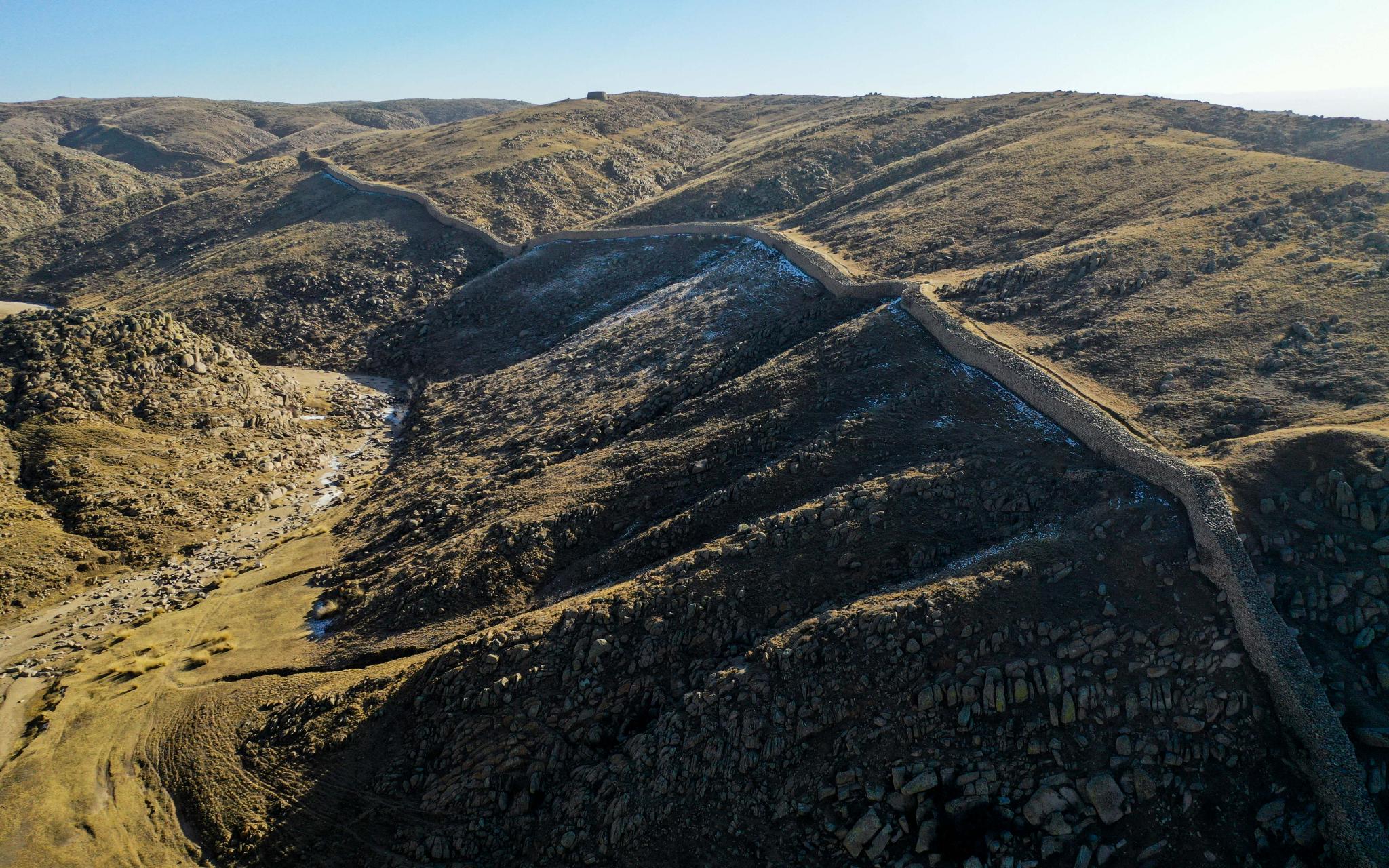 雄奇巍峨的秦长城遗址|包头市|内蒙古|长城_新浪新闻