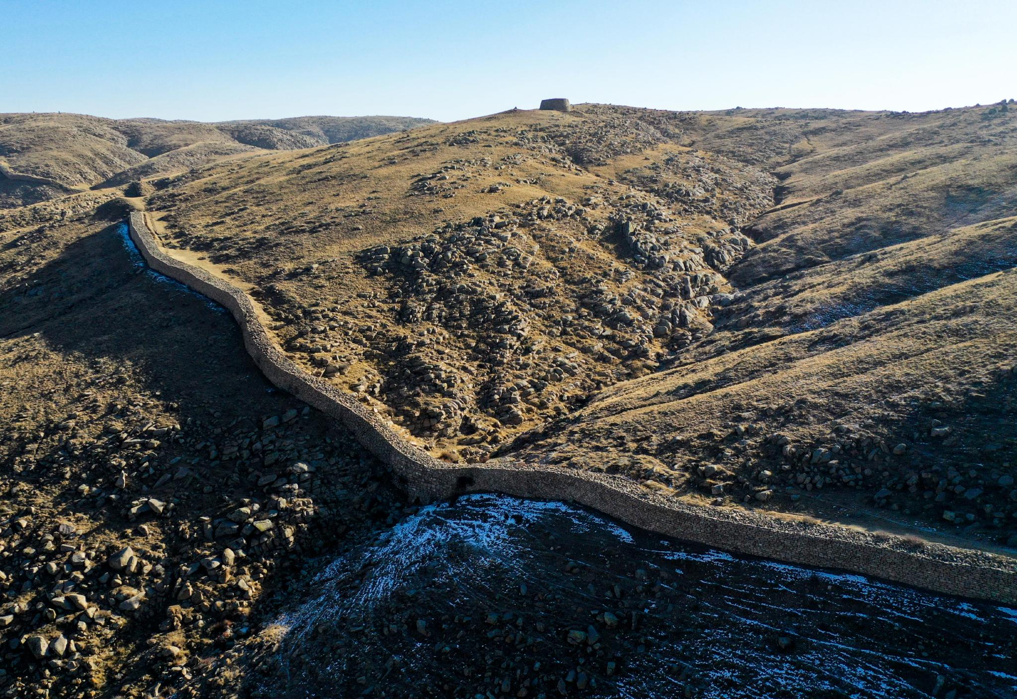 雄奇巍峨的秦长城遗址|包头市|内蒙古|长城_新浪新闻