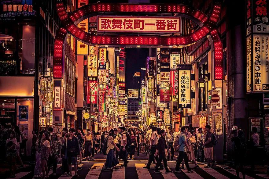 入夜后的霓光!捕捉日本东京街头上,流光溢彩的夜幕摄影