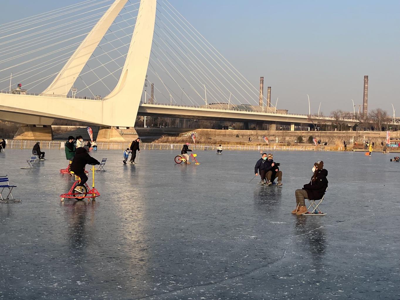 永定河引水渠冰场图片