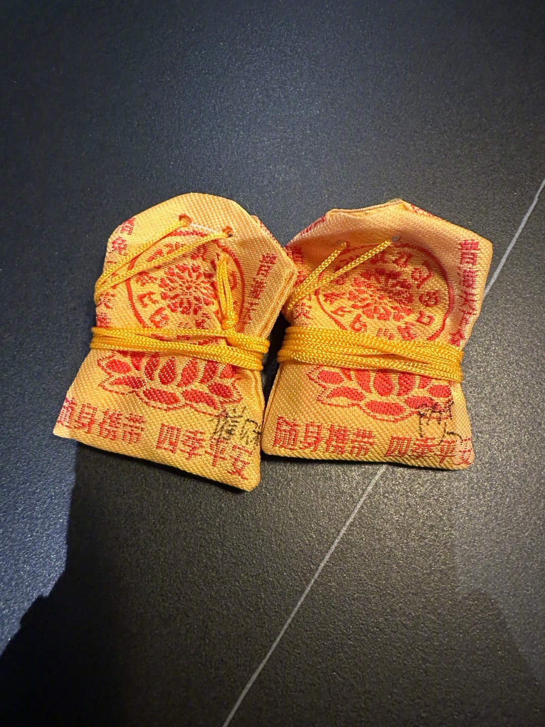 今天在茅山请的两道符,元符道长亲自写的……|微信_新浪新闻