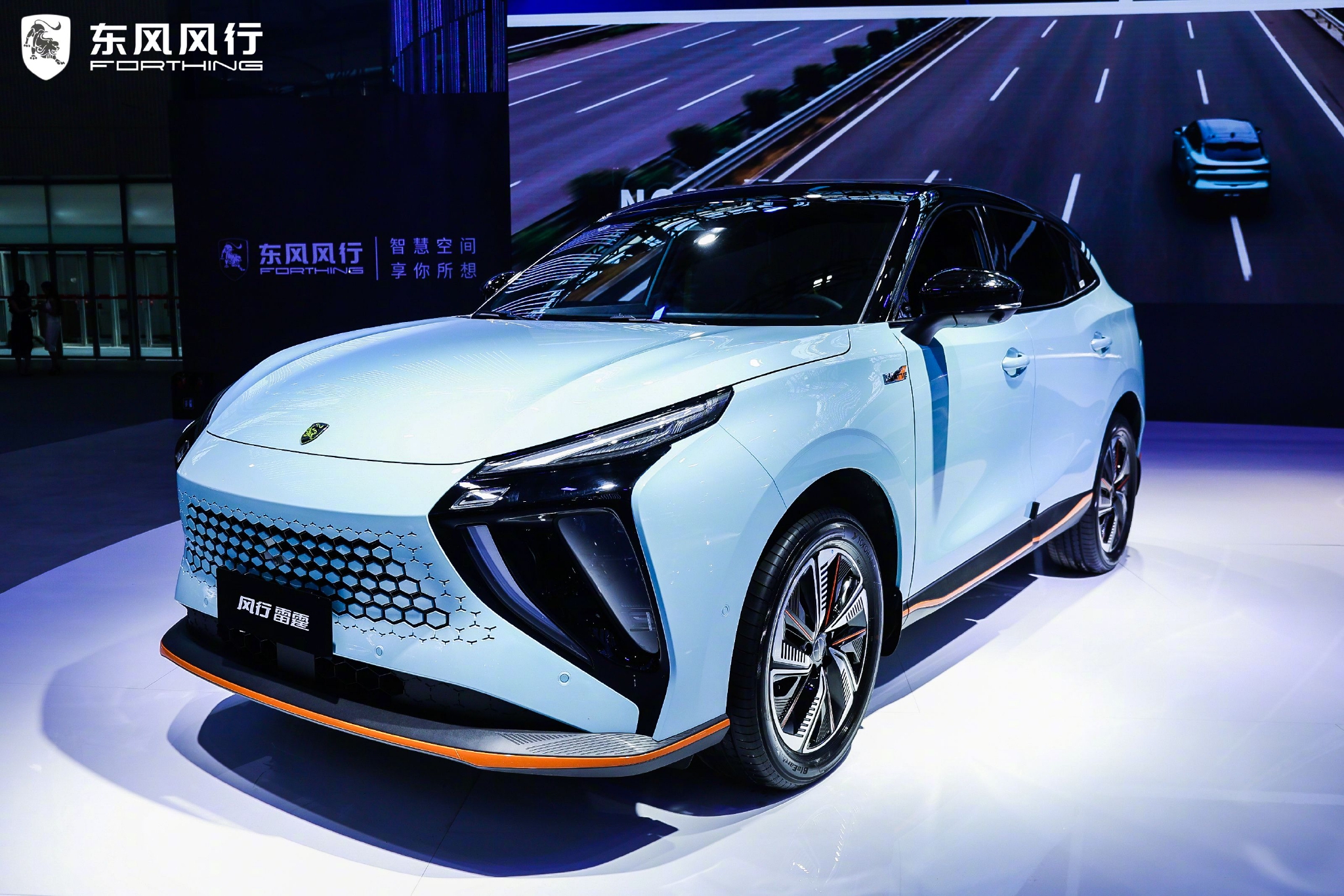 东风风行携旗舰mpv概念车与纯电车型风行雷霆亮相