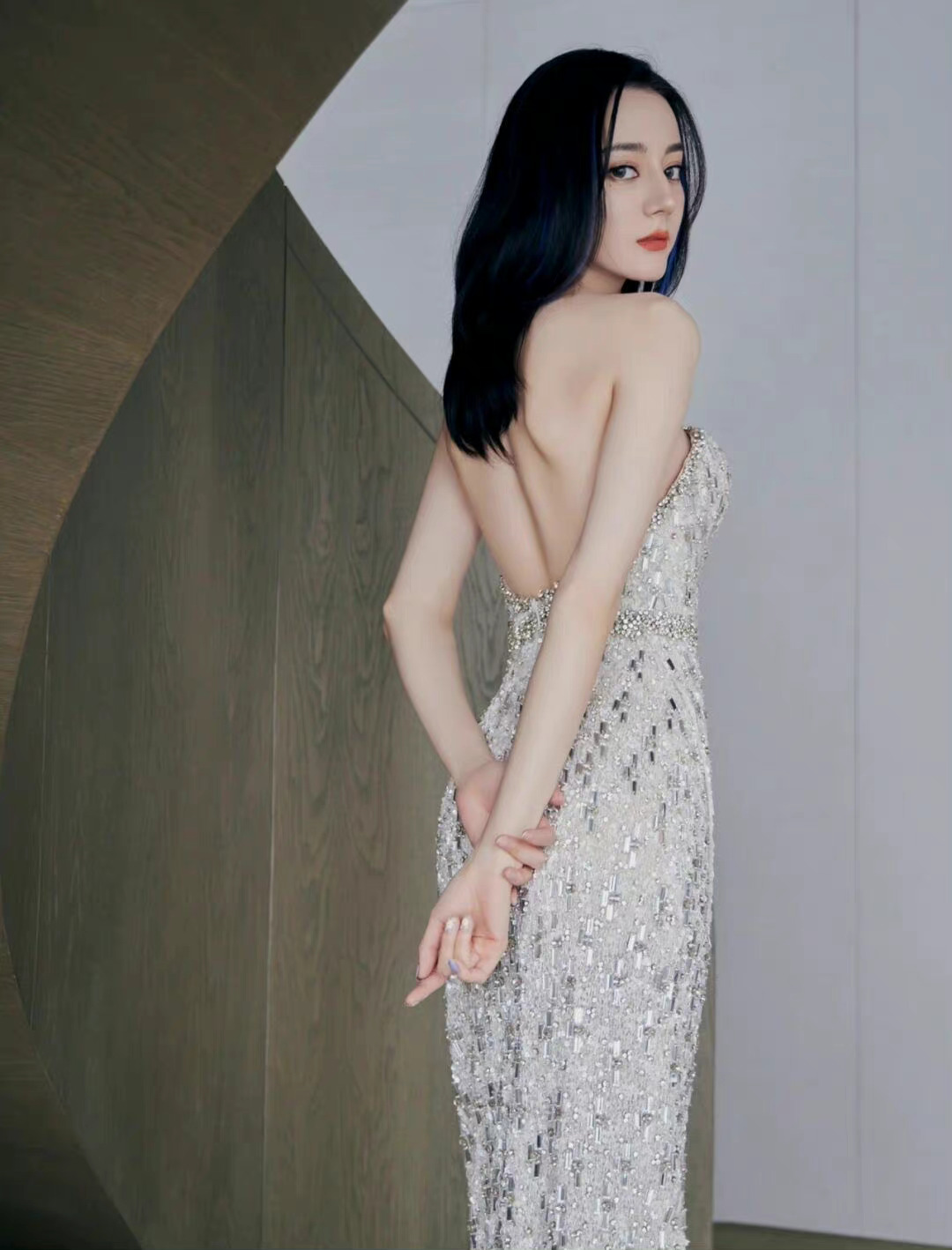 迪丽热巴 蝴蝶背|迪丽热巴|蝴蝶_新浪新闻