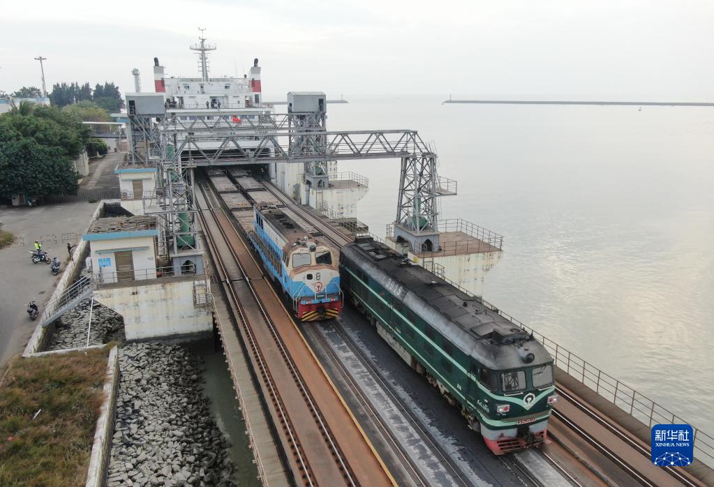 新华全媒丨6000万人次的跨越琼州海峡跨海铁路轮渡开通20周年