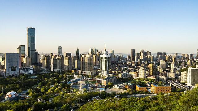 大连市中心的城市风光.视觉中国 资料图