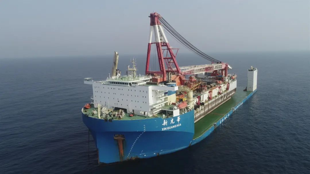 6万吨的"蓝疆"号工程船此外,中国目前是全球极少数掌握了半潜船建造