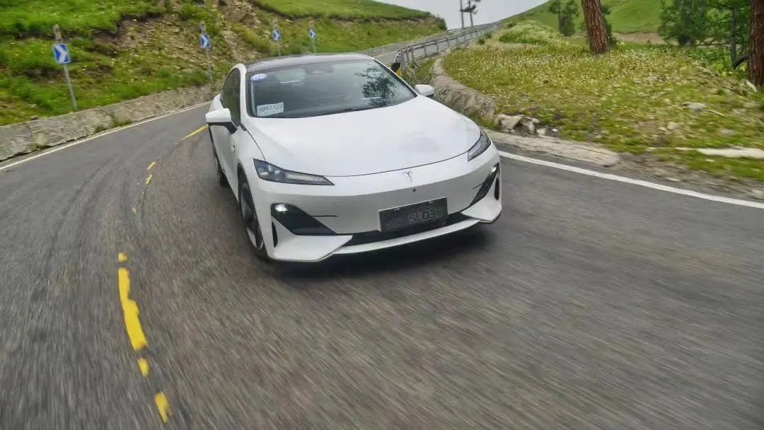 月销轻松破万，这2台国产家轿实力不相上下，99%的人买车都纠结！