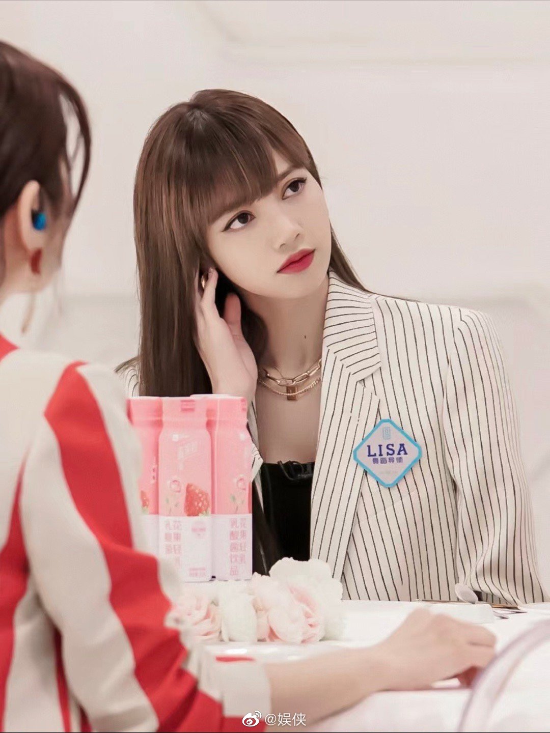 Lisa在演唱会上看到《青春有你2》学员黄欣苑一秒认出……|Lisa|青春有你2|演唱会_新浪新闻