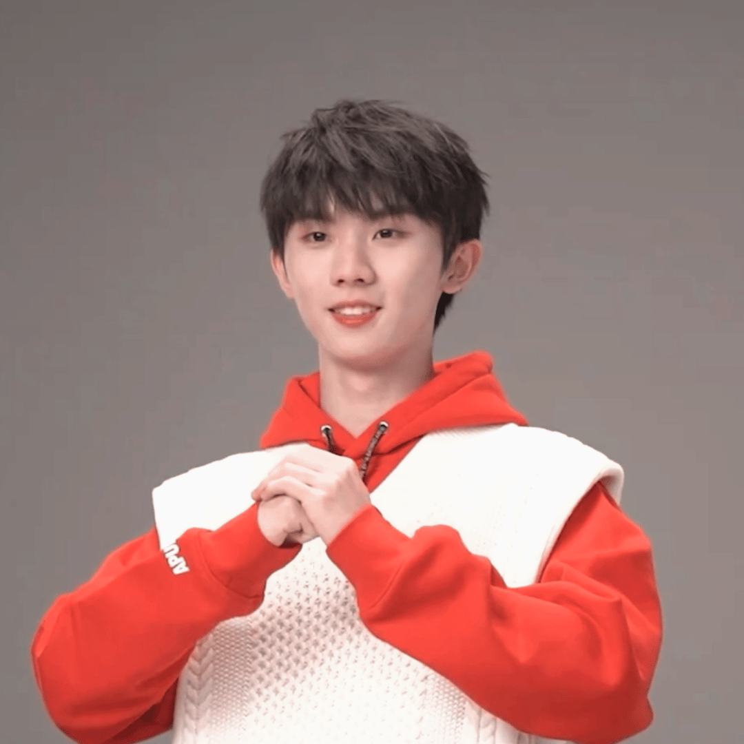 红色卫衣的马嘉祺好喜庆好可爱啊