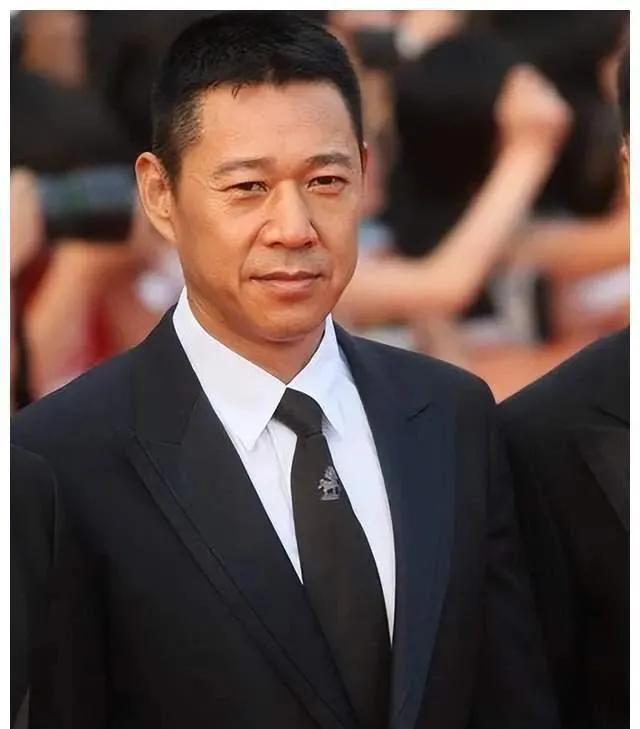 却对亲生儿子不闻不问,如今悔恨不已|张丰毅|继女|张博宇_新浪新闻