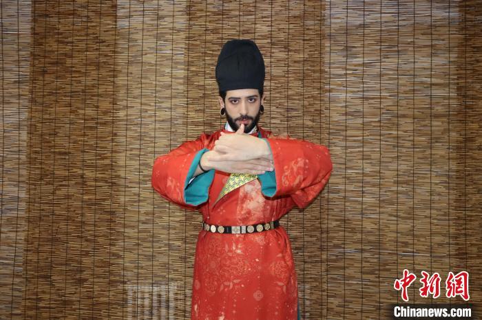 来自巴西的“汉服爱好者”:体验并传播“中式”文化