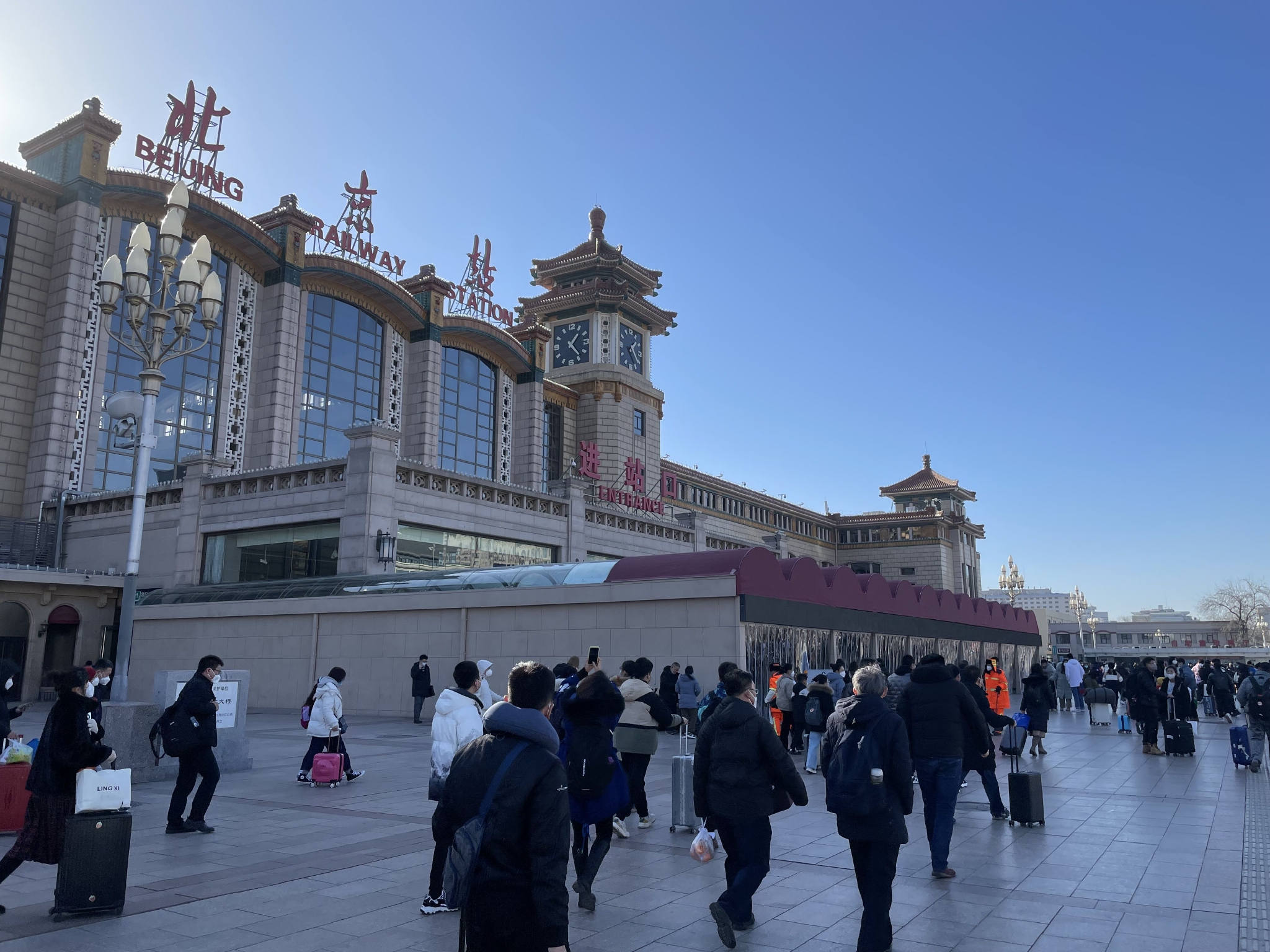 北京春运"开闸":铁路预计发送旅客993.4万人 两机场计划起降航班6.