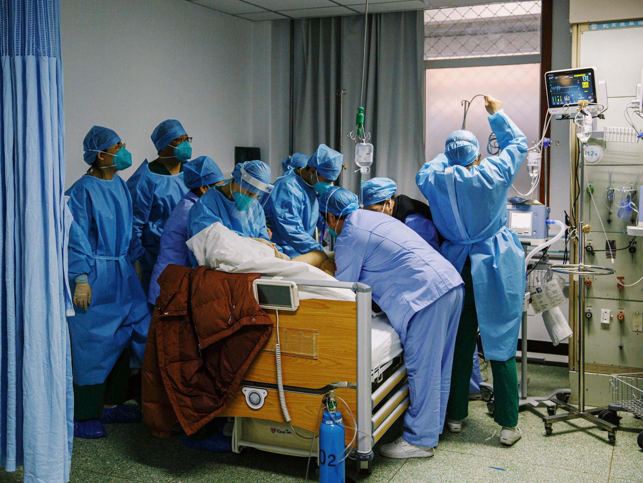 多图直击：重症病房里的“生死时速”|ICU|医护人员|感染_新浪新闻