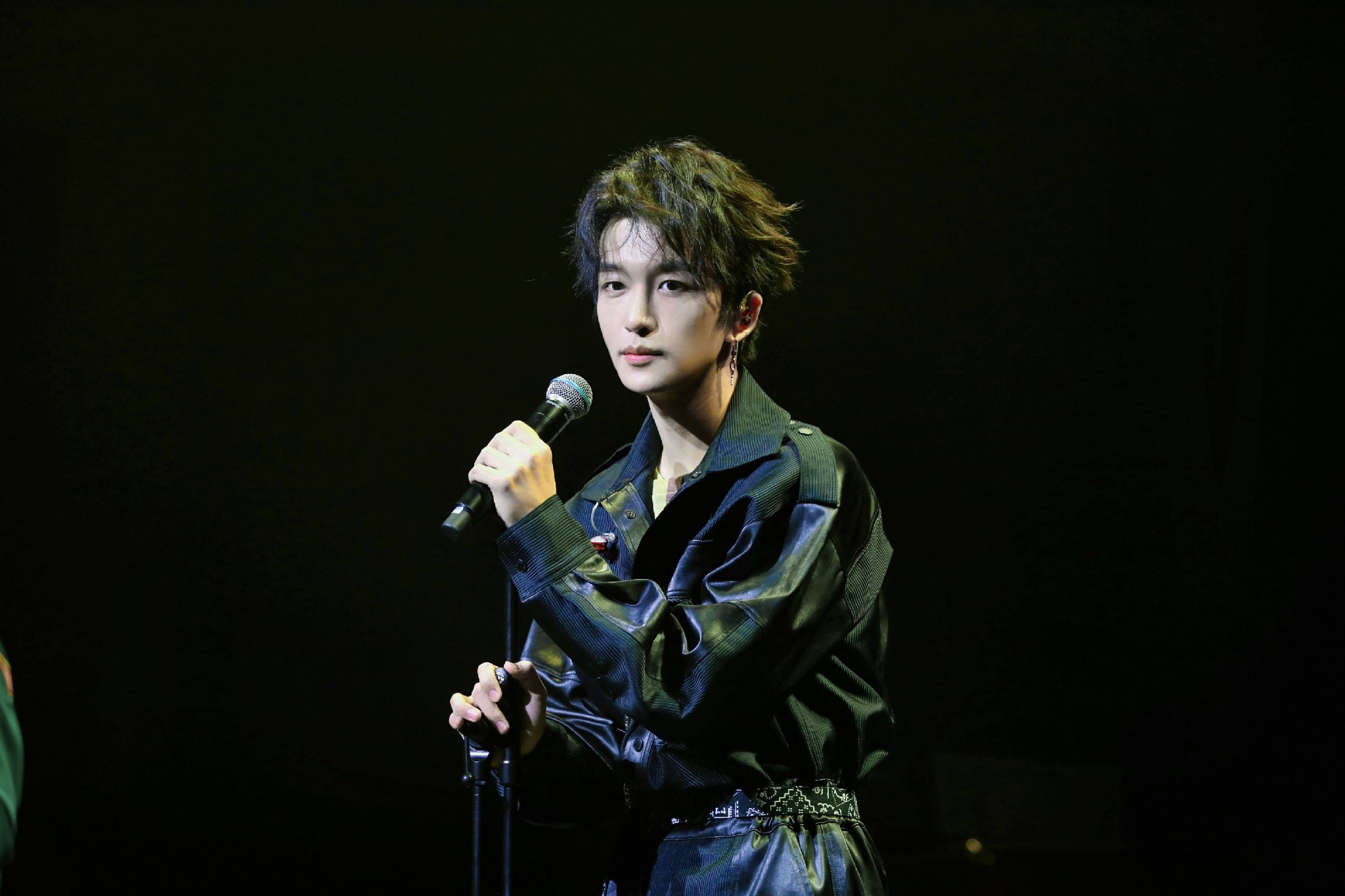 黄子弘凡交个朋友音乐会 首唱《我是哪吒2之英雄归来》宣传推广曲__财经头条