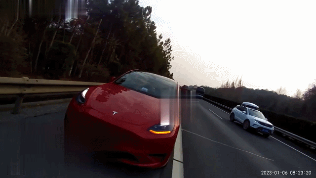 男子开特斯拉高速上飙到182km/h，还在直播，网友都看不惯！