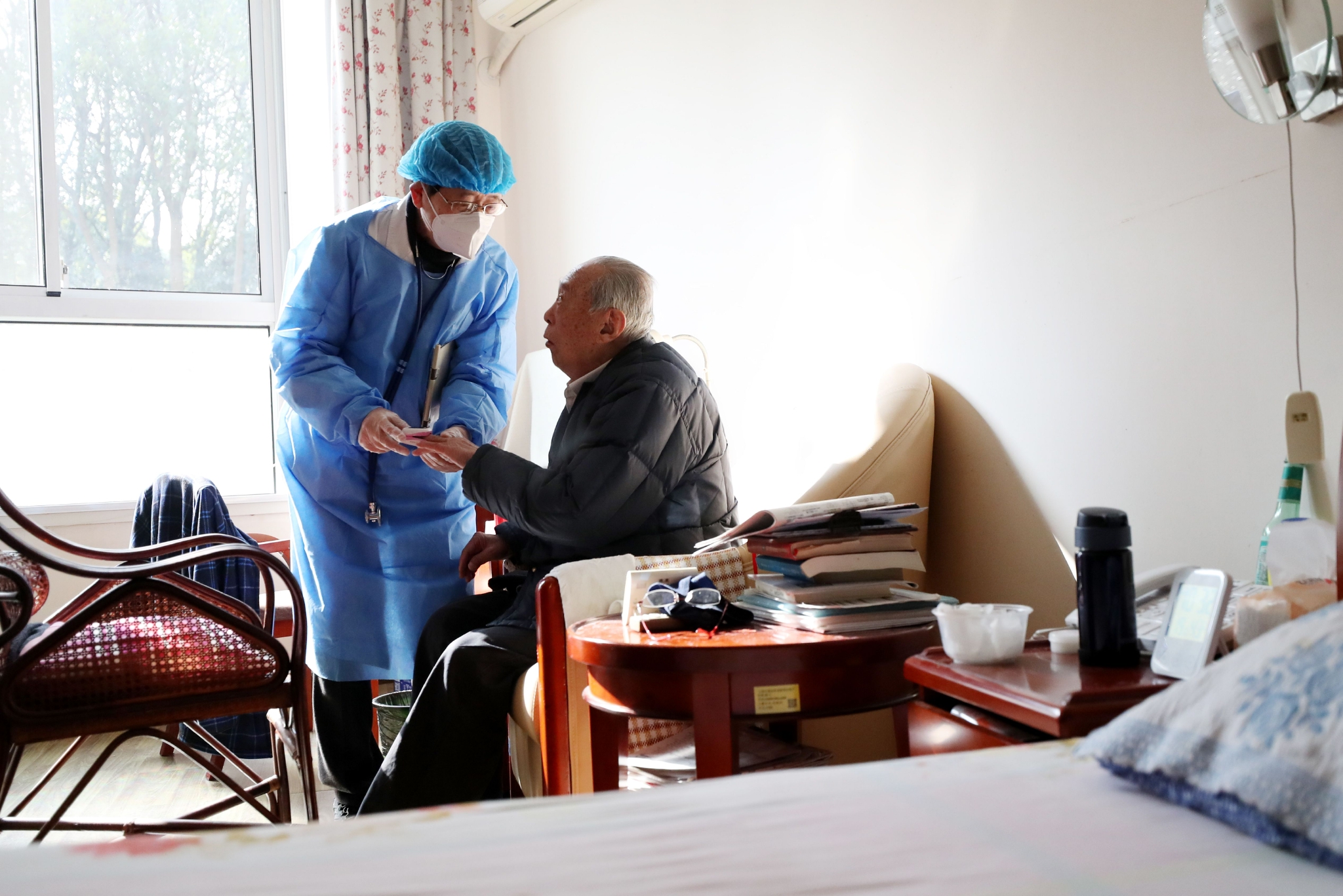 新华全媒 |一线直击:上海养老院努力守护老人平安|上海市|新冠肺炎